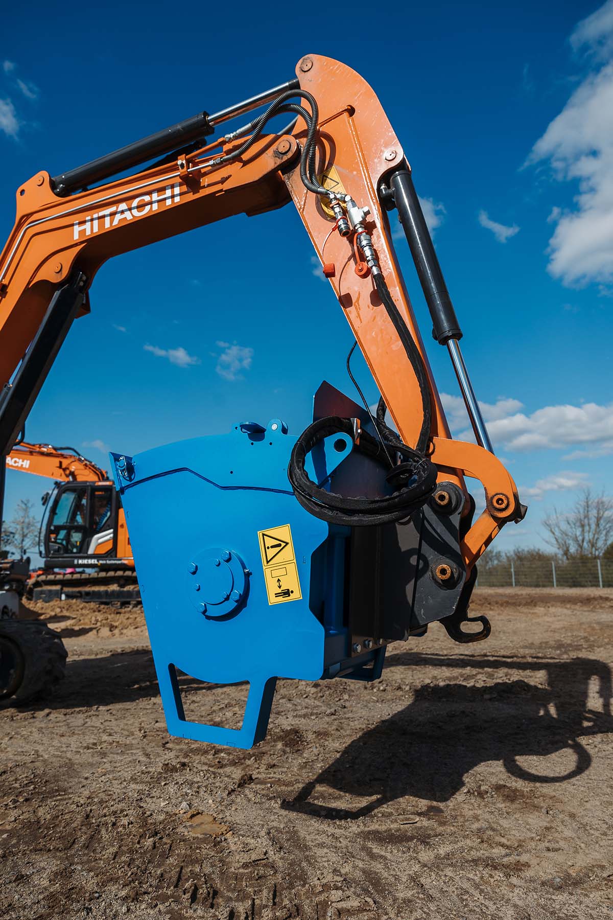 Die TIBATEK®-Betonmischschaufel angebracht an einem Radlader
