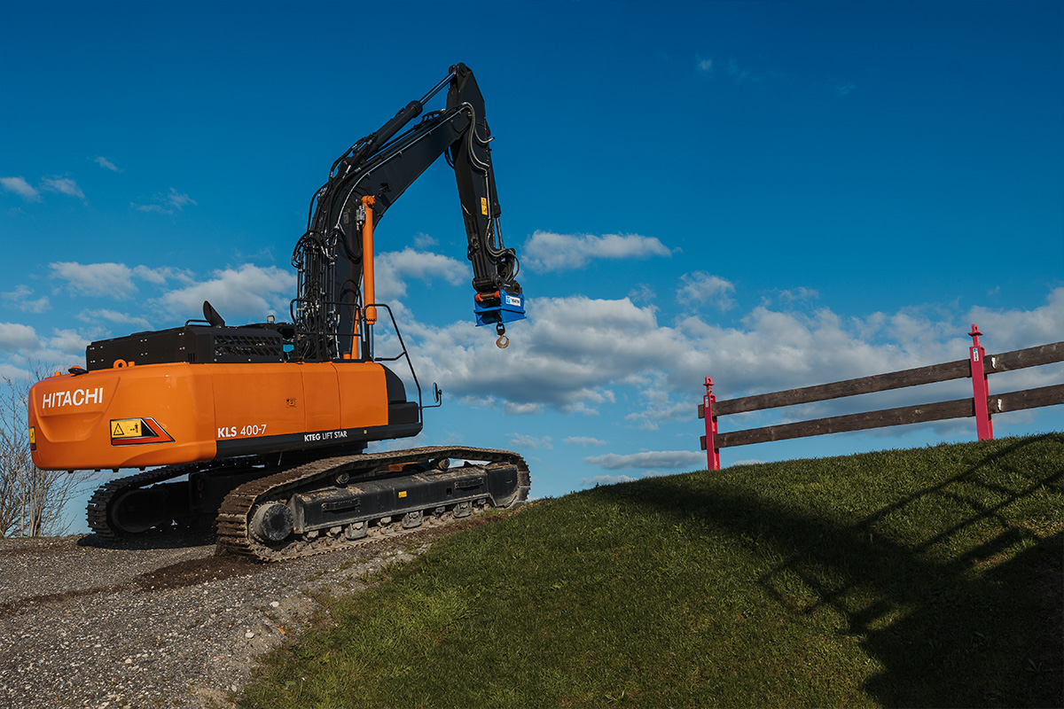 Der TIBATEK®-Lasthaken im Gebrauch an einem Bagger
